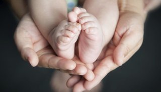 Fallo inédito: la Justicia anota como hijo de dos mujeres a un bebé de "fertilización casera"