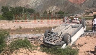 Se durmió, perdió el control de su automóvil y se salvó de milagro