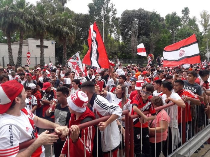 Los hinchas de River armaron su propia fiesta en el Monumental- Los hinchas de River armaron su propia fiesta en el Monumental