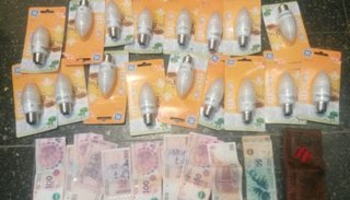Mujeres detenidas por robar 9 mil pesos a hombre
