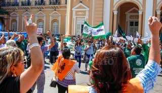 Sin bono, los gremios esperan un gesto de la Provincia