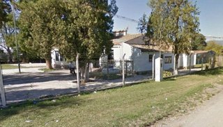 Vergüenza: la directora tiró al piso a una docente y la filmaron