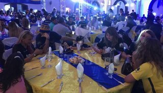 Viví de adentro la cena aniversario de la Peña Tartagal Azul y Oro