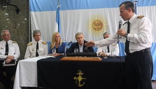 "El submarino está dividido en cuatro partes"