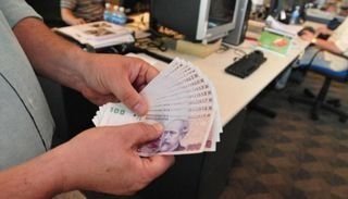 Los salarios siguen perdiendo