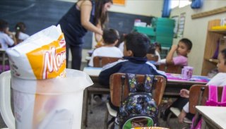 Por los altos costos, dejarán de dar  yogur en las escuelas públicas