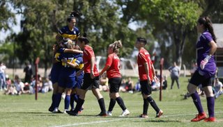 Las chicas de Boca golearon al rojo y afianzaron su liderazgo
