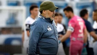 Maradona se irá del lobo si no sigue el actual presidente