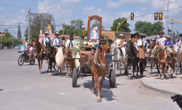 Gauchos y paisanas jujeños peregrinaron ayer a Río Blanco - El Tribuno.com.ar