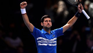 Buen debut de Djokovic y mal paso de Federer