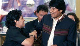 Maradona expresó su solidaridad con Evo Morales