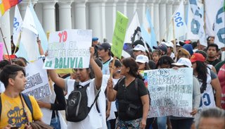 Movilización en las calles para apoyar a Evo Morales