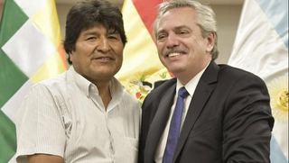 Evo Morales agradeció la invitación de Fernández, pero por ahora continuará en México