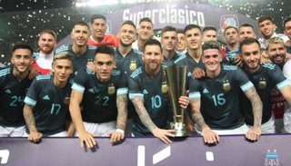 Scaloni: “Más allá de quien entre en el equipo, estos chicos juegan bien"