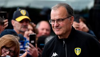 El Leeds de Marcelo Bielsa goleó y saltó a la punta