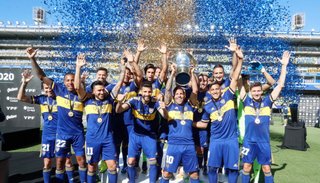 Boca, por fin, recibió el trofeo de campeón de la última Superliga