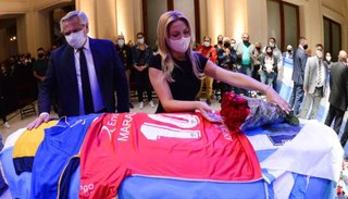 Alberto Fernández reconoció la presencia de barrabravas en el velorio de Diego Maradona