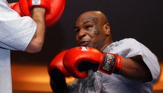Vuelve Tyson a los 54 años para un poco de show
