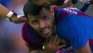 Medios de España informan que Agüero puede tener que dejar el fútbol por problemas de salud