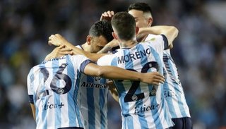 Racing ganó y mantiene la ilusión de clasificar a la Sudamericana