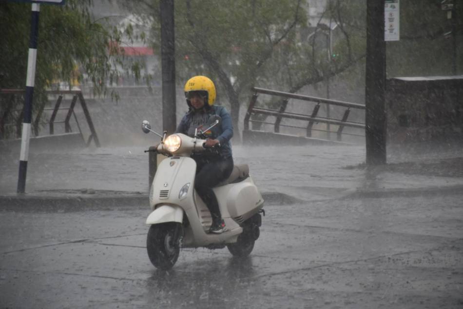 Primera tormenta "estival" sorprendió a los capitalinos- Primera tormenta "estival" sorprendió a los capitalinos