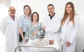 Nació el primer bebé europeo gestado por dos madres