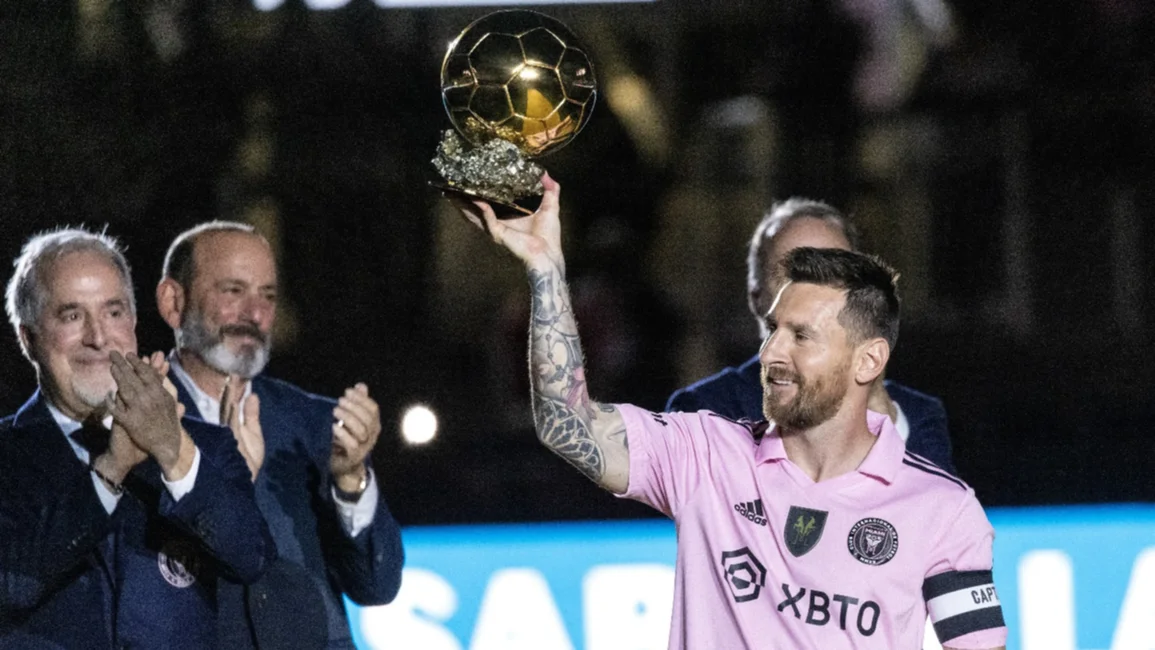 Messi celebra su 8vo Balón de Oro antes de amistoso con Inter Miami - Los  Angeles Times