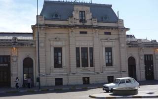 Gran exposición de colectividades en la vieja estación