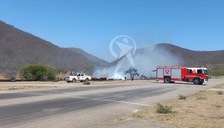 Una enorme quema de cubiertas se descontroló en los cerros cercanos al autódromo