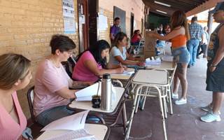 Constante flujo de votantes en San Pedro