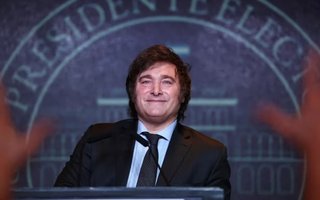 Milei reveló detalles de su charla con Alberto Fernández y criticó la licencia de Massa