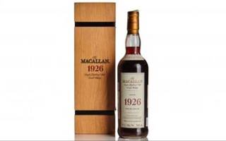 Subasta récord por 2,7 millones de dólares de una botella de whisky destilada en 1926