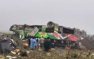 Murieron al menos 20 personas por la caída de un micro en el norte de Perú