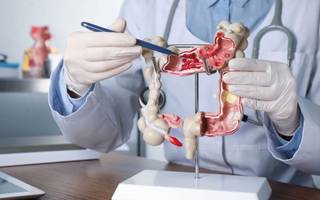 Así se debe preparar un licuado natural de fruta para limpiar el colon