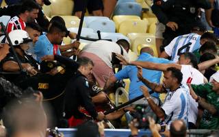 Conmebol culpó a la FIFA de la represión a hinchas argentinos en Brasil