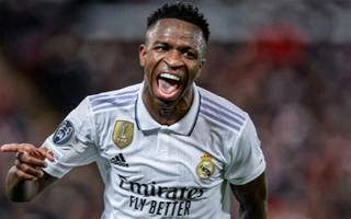 Quién es el delantero argentino que reemplazaría a Vinicius en el Real Madrid