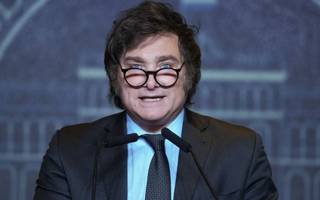 Milei suspendió su viaje a Estados Unidos y reacomoda las piezas de su futuro Gabinete