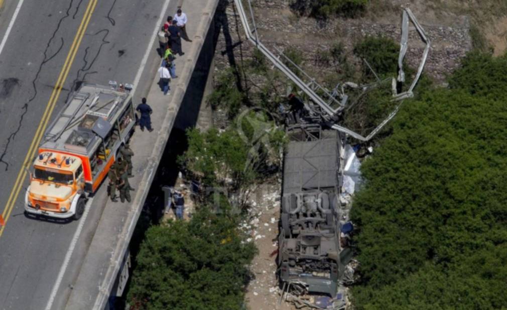 Procesan a dos funcionarios por la muerte de los 43 gendarmes