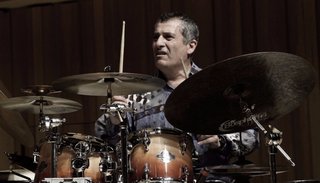 Arias y Cinalli, diálogo de batería y bandoneón