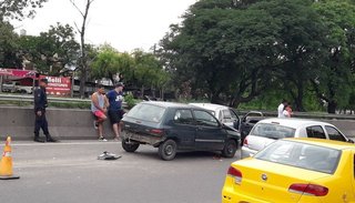 Choque en avenida La Bandera