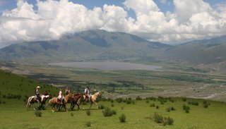 Circuito de los valles calchaquíes: la mística de la Madre Tierra