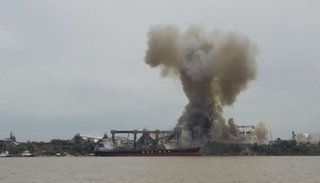 Explosión en fábrica deja un muerto
