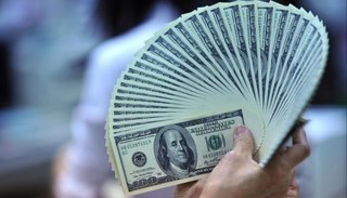El dólar sigue subiendo y cerró a $19,46 mientras que el peso ya se devaluó más de 10% en diciembre