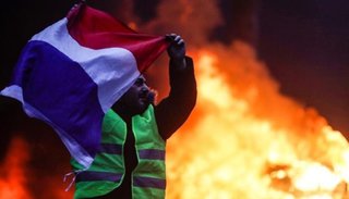 Crecen la protestas contra Macron: gremios y estudiantes se suman a los "chalecos amarillos"