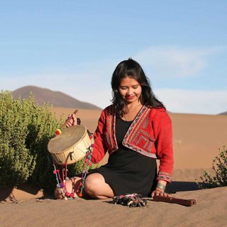 Añagüita de la Puna en dos escenarios cantando