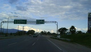 Un hombre sufrió lesiones leves tras volcar con su auto