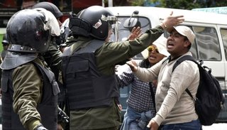 Bolivianos en contra de la postulación de Evo Morales a la presidencia