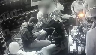 Escándalo: estrellas del Arsenal aparecen en un video consumiendo drogas