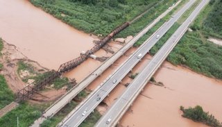 Imágenes aéreas del puente ferrioviario colapsado