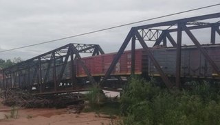 Video: Así quedó el tren tras colapsar el puente ferroviario